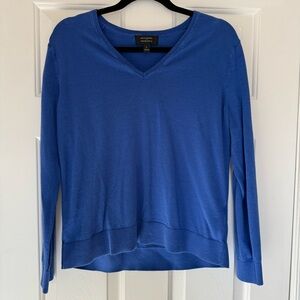 Banana Republic Women's Blue V-Neck Sweater